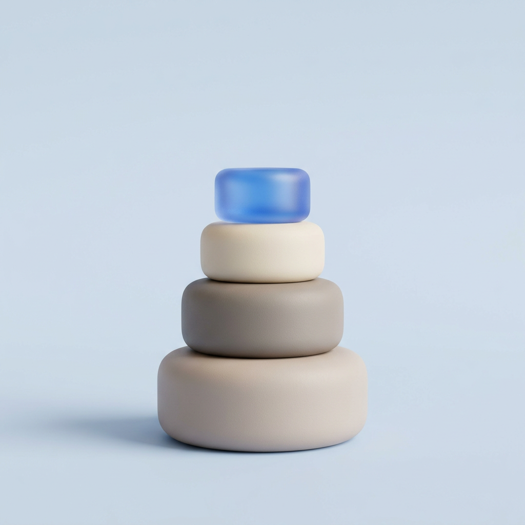 Pile de quatre galets arrondis, beige, taupe et crème, surmontée d’un galet bleu translucide